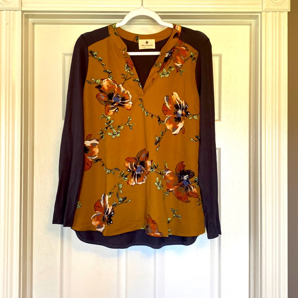 Floral boutique top